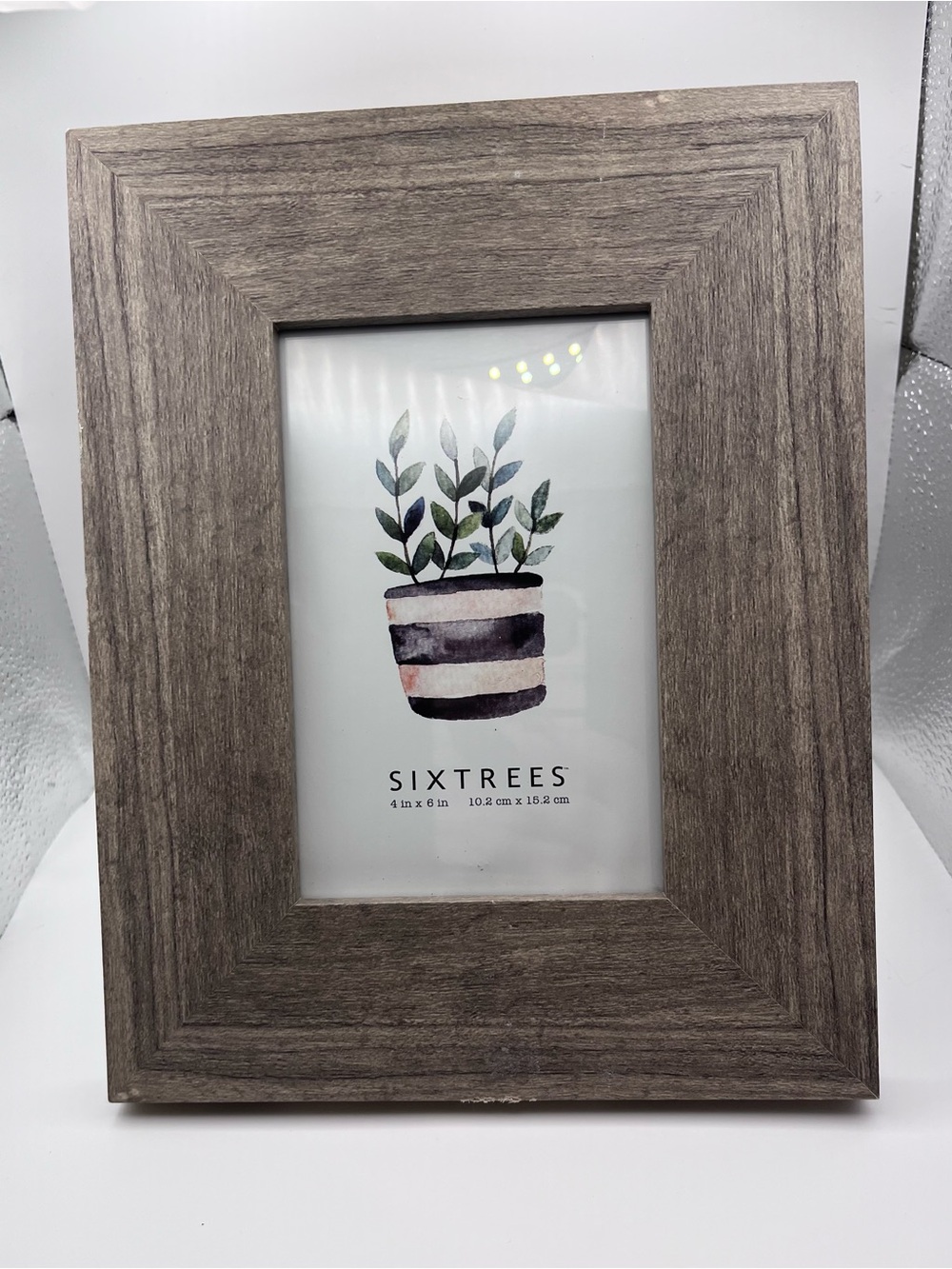 Sixtrees Gray Wood Grain Picture Frame 4x6 Tabletop Easel Back WD20146
